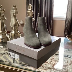 New Franco Franco Sarto  suede ankle boots in original box size 8.5